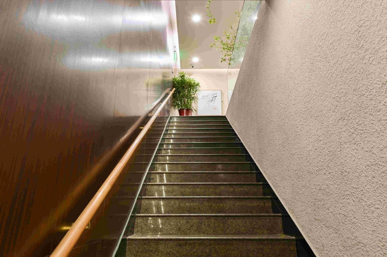 Xingshe Alley Courtyard Hotel Beijing Wangfujing Forbidden City Branch - Breakfast Included & English Speaking Reception & Free Wifi And Laundry Room & Hutong Culture & Cat-Keeping & Flower-Growing Terrace & One Day Tour Service & Free Coffee Exteriör bild